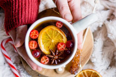 Zimowe herbatki – 3 przepisy na rozgrzewające napoje na mroźny dzień